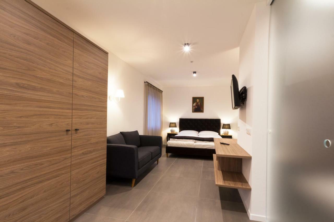 Apartments Sissi & Franz เมราโน ภายนอก รูปภาพ