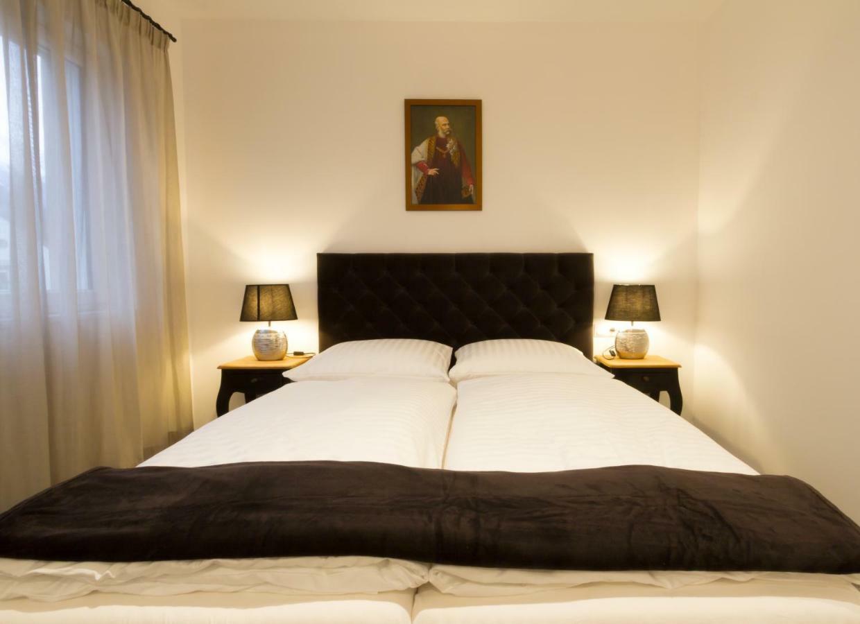 Apartments Sissi & Franz เมราโน ภายนอก รูปภาพ
